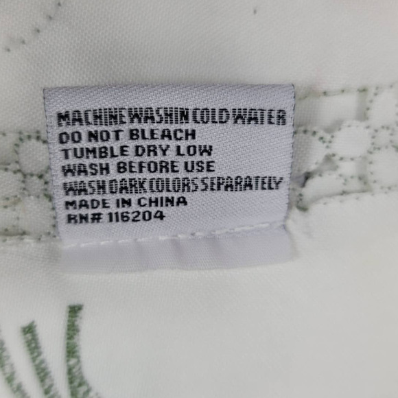 Gold Coast Pink Tulip Cutout Floral Thin Cloth Placemats Set of 8 13" x 18" - Picture 4 of 4